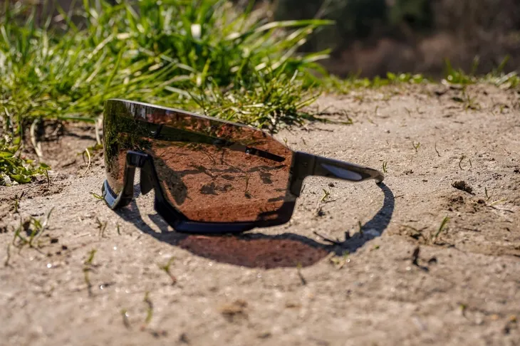 okulary-shimano-arlt2-cechy-dodatkowe-ochrona-przed-parowaniem-ochrona-przed-wiatrem-ochrona-przed-zarysowaniem