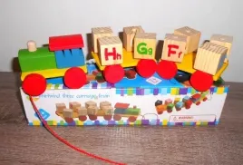 kolejka-drewniana-pociag-z-wagonami-literki-cyferk