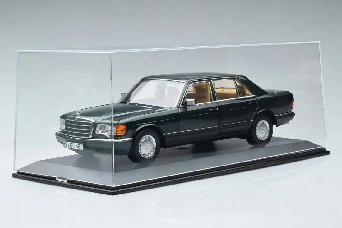 gablota-na-modele-1-18-mcg-stan-nowy
