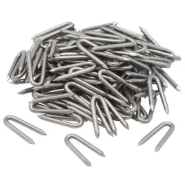 skoble-montazowe-siatki-lesnej-i-drutu-kolczastego