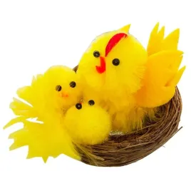 kurczaczki-wielkanocne-w-gniazdku-gniazdko
