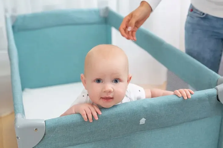 lozeczko-turystyczne-basic-plus-grey-produkt-wprowadzony-do-obrotu-na-terenie-ue-przed-13-12-2024-tak