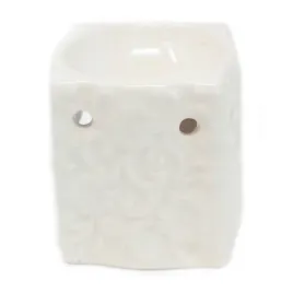 klasyczny-ceramiczny-kominek-kwiaty-bialy