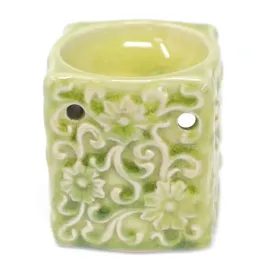 klasyczny-ceramiczny-kominek-kwiaty-zielony