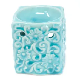 klasyczny-ceramiczny-kominek-kwiaty-niebieski