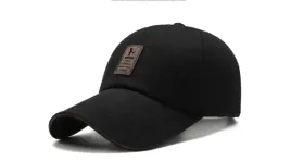 czapka-z-daszkiem-wyprzedaz-czarna-bejsbolowka-golf-wyprzedaz