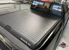 roleta-zabudowa-aluminiowa-mountain-top-czarna-nissan-navara-np300-16