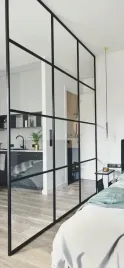 szklana-sciana-dzialowa-zabudowa-biurowa-domu-loft