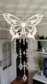 dekoracja-zawieszka-azurowy-motyl-krysztalki-72cm