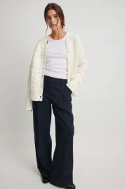 ciemnogranatowe-eleganckie-spodnie-materialowe-na-kd-xxs