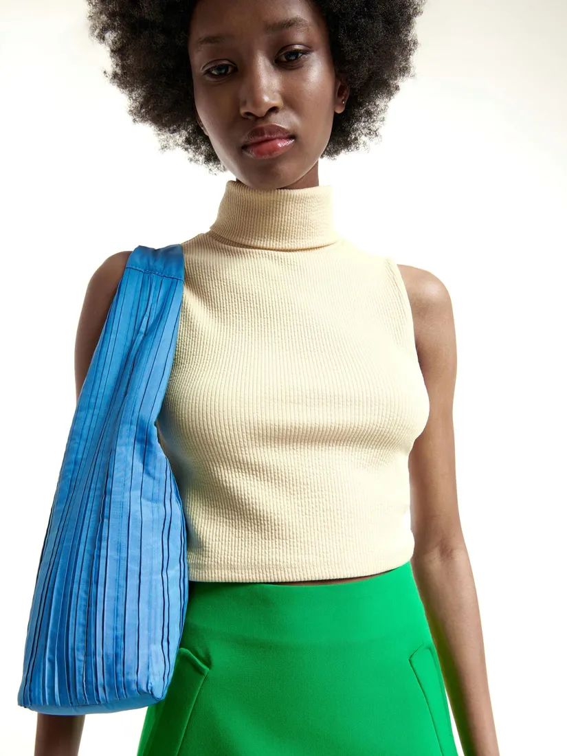 zolty-top-golf-reserved-l