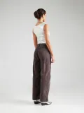 brazowe-prazkowane-spodnie-weekday-27-kolor-brazowy-bezowy