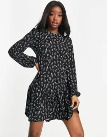 czarna-sukienka-w-kwiaty-qed-london-xs