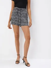 czarne-spodenki-ze-wzorem-mohito-xs