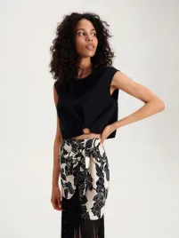 czarna-bluzka-z-ozdobnym-dekoltem-reserved-xl