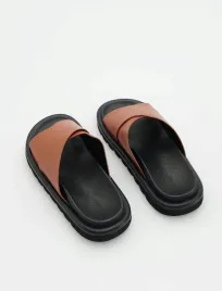 brazowe-klapki-skorzane-reserved-36