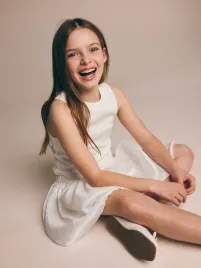 biala-sukienka-z-ozdobnym-dolem-reserved-146