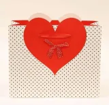 torebka-papierowa-serce-uchwyt-elegancka-idealna-na-prezent-29cm-x-32cm-x