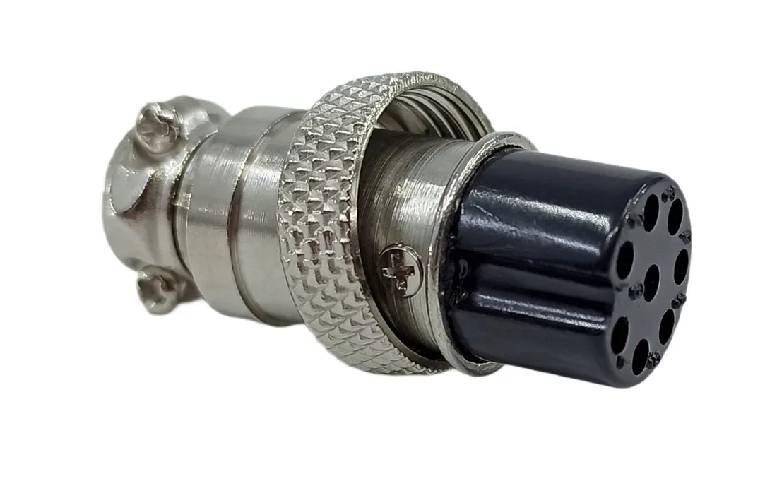 wtyk-mikrofonowy-8-pin-prosty