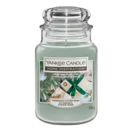 swieca-tradycyjna-zapachowa-parafia-wrapping-paper-pine-yankee-candle-538g