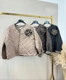 stylowa-kurtka-pikowana-z-ozdoba-panterka