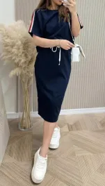 modny-komplet-damski-t-shirt-spodnica