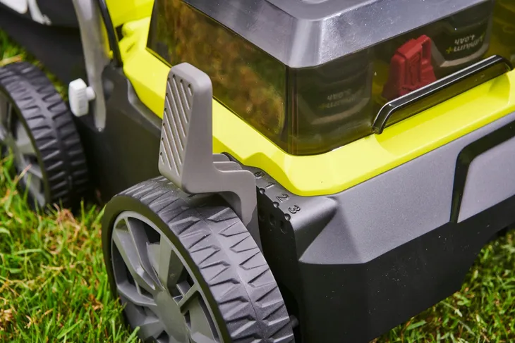 wertykulator-ryobi-35-cm-do-wertykulacji-trawnika-marka-ryobi