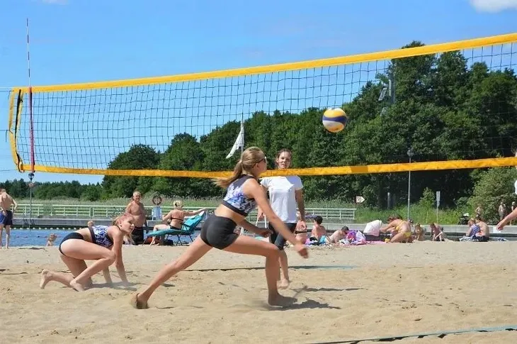 siatka-do-siatkowki-plazowej-antenki-meczowa-czerw-szerokosc-oczka-10-cm