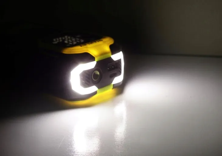 stanley-kompresor-akumulatorowy-10bar-powerbank-usb-latarka-led-sxif0101-kod-producenta-sxif0101