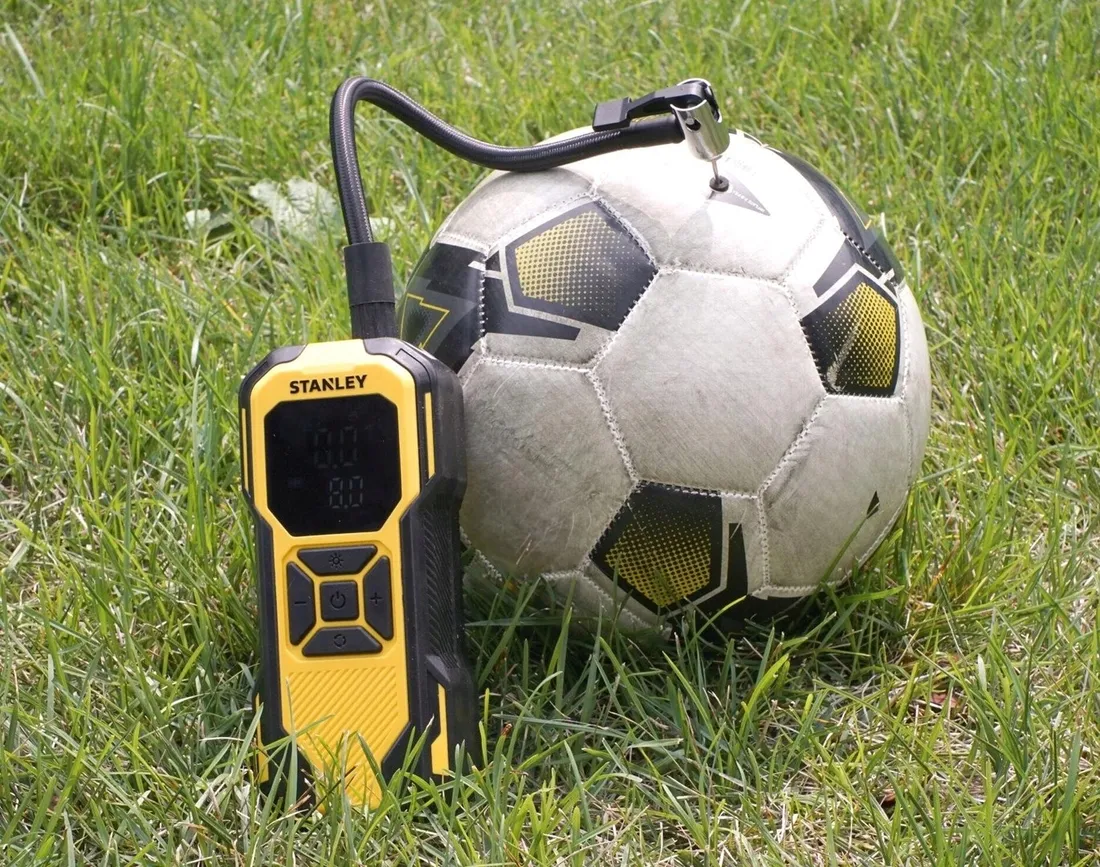 stanley-kompresor-akumulatorowy-10bar-powerbank-usb-latarka-led-sxif0101