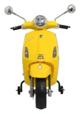 skuter-vespa-roma-zolty-na-akumulator-dla-dzieci-gratisy-szerokosc-pojazdu-41-cm