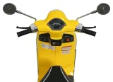 skuter-vespa-roma-zolty-na-akumulator-dla-dzieci-gratisy-stan-opakowania-oryginalne