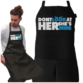 fartuch-dont-look-at-her-she-s-mine-super-kubek