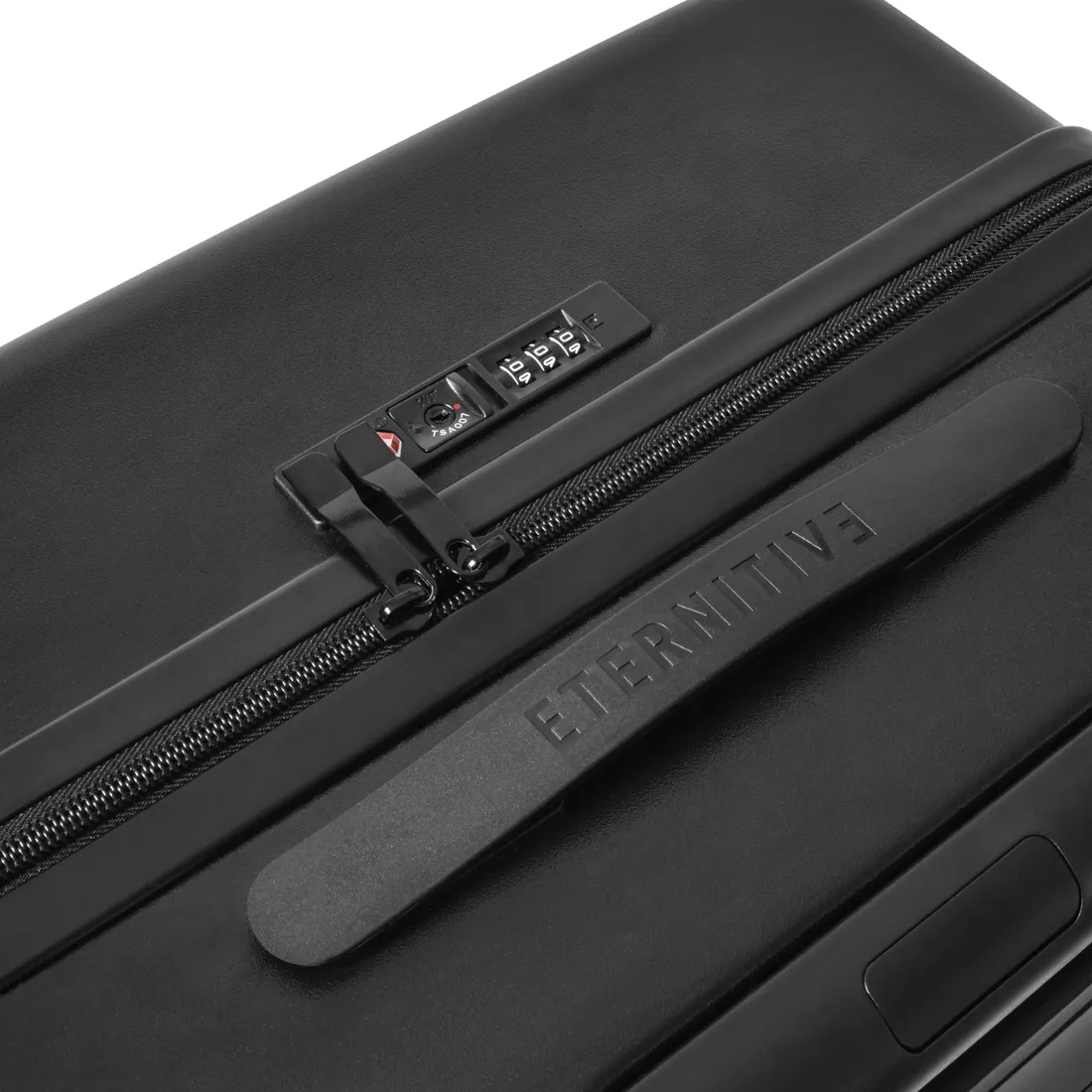 eternitive-walizka-twarda-duza-abs-e1-96-l-stan-powystawowy