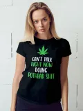 koszulka-damska-can-t-talk-right-now-doing-weed-plec-produkt-damski