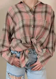 koszula-dluga-oversize-w-kratke-sempre-pudrowy-roz-czekolada-bez