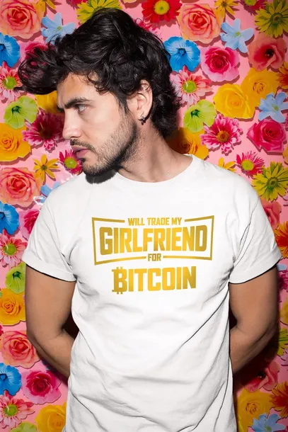 koszulka-meska-my-girlfriend-for-bitcoin-material-dominujacy-bawelna