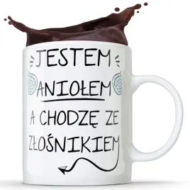 kubek-jestem-aniolem-chodze-ze-zlosnikiem-prezent