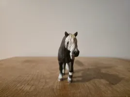 schleich-kon-szwarcwaldzki-ogier-figurka-kolekcjonerska-model-wycofany-2009
