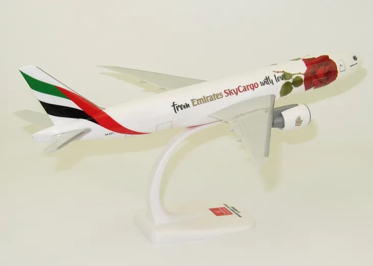model-samolotu-boeing-b777f-emirates-stan-nowy