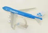 model-samolotu-boeing-b747-400-klm-cargo-1-250-stan-nowy