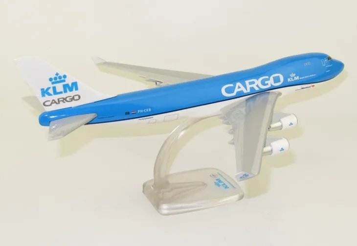 model-samolotu-boeing-b747-400-klm-cargo-1-250-stan-nowy