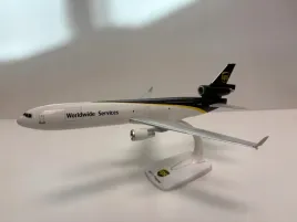 model-samolotu-md-11f-ups
