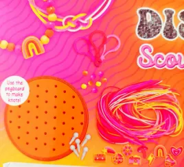 avec-disco-scoubidou-zestaw-do-tworzenia-bransoletek-czerwono-rozowe