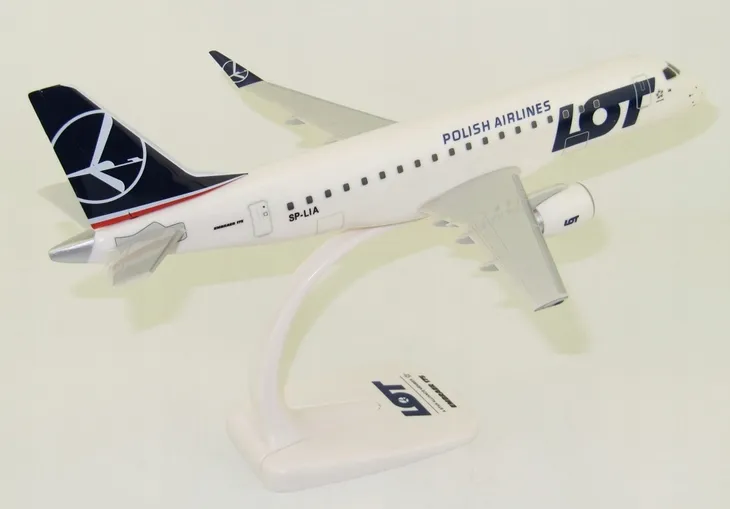 model-samolotu-embraer-erj175-lot-1-100-stan-nowy