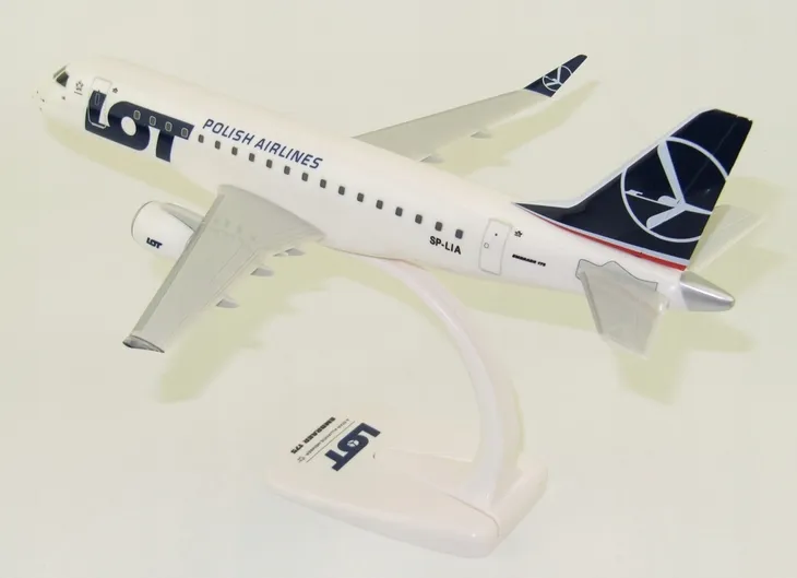 model-samolotu-embraer-erj175-lot-1-100-stan-nowy