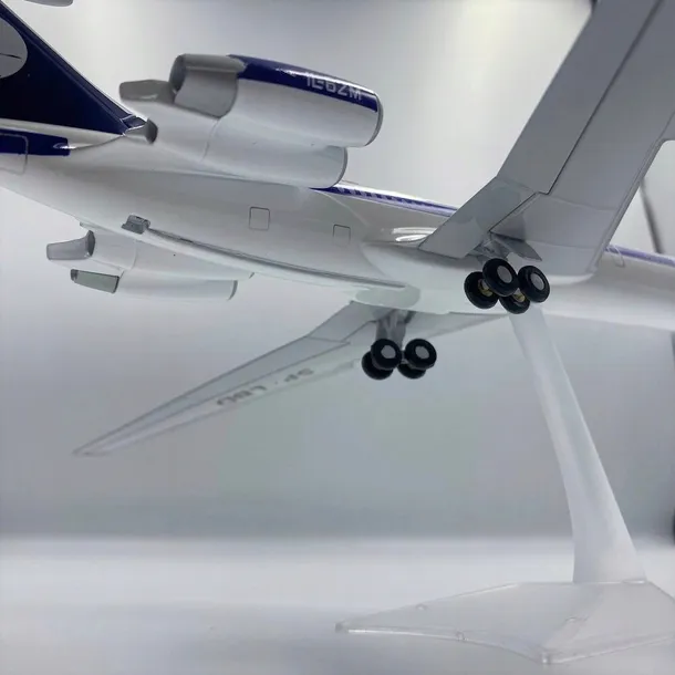 model-samolotu-il-62m-1-200-lot-stan-nowy