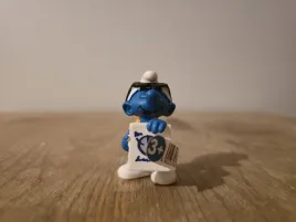 schleich-smerf-smurf-marketingowiec-figurka-model-wycofany-z-2014-r
