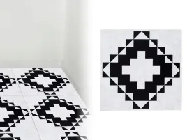 samoprzylepne-plytki-podlogowe-wzor-aztecki-do-lazienki-salonu-kuchni-30x30