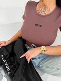t-shirt-olavoga-movena-brazowy